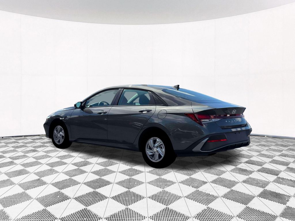2026 Hyundai Elantra SE Image 10 of 22