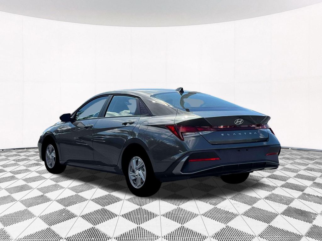 2026 Hyundai Elantra SE Image 11 of 22