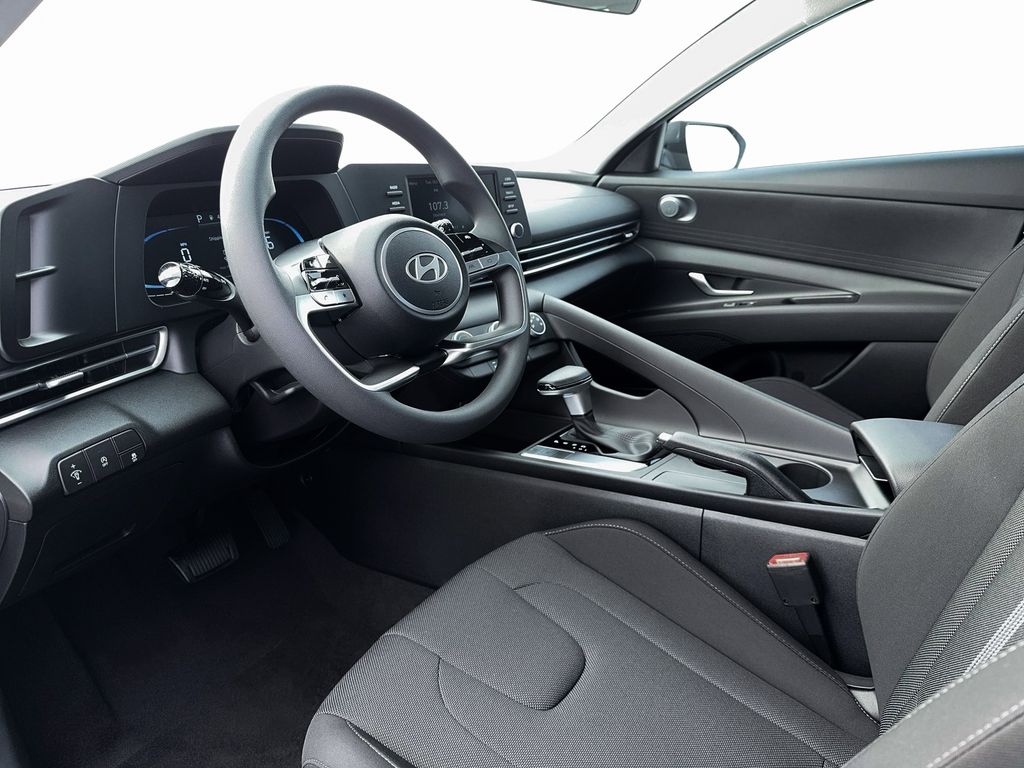 2026 Hyundai Elantra SE Image 18 of 22