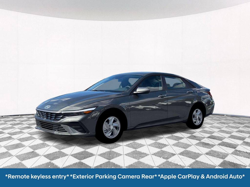 2026 Hyundai Elantra SE Image 2 of 22