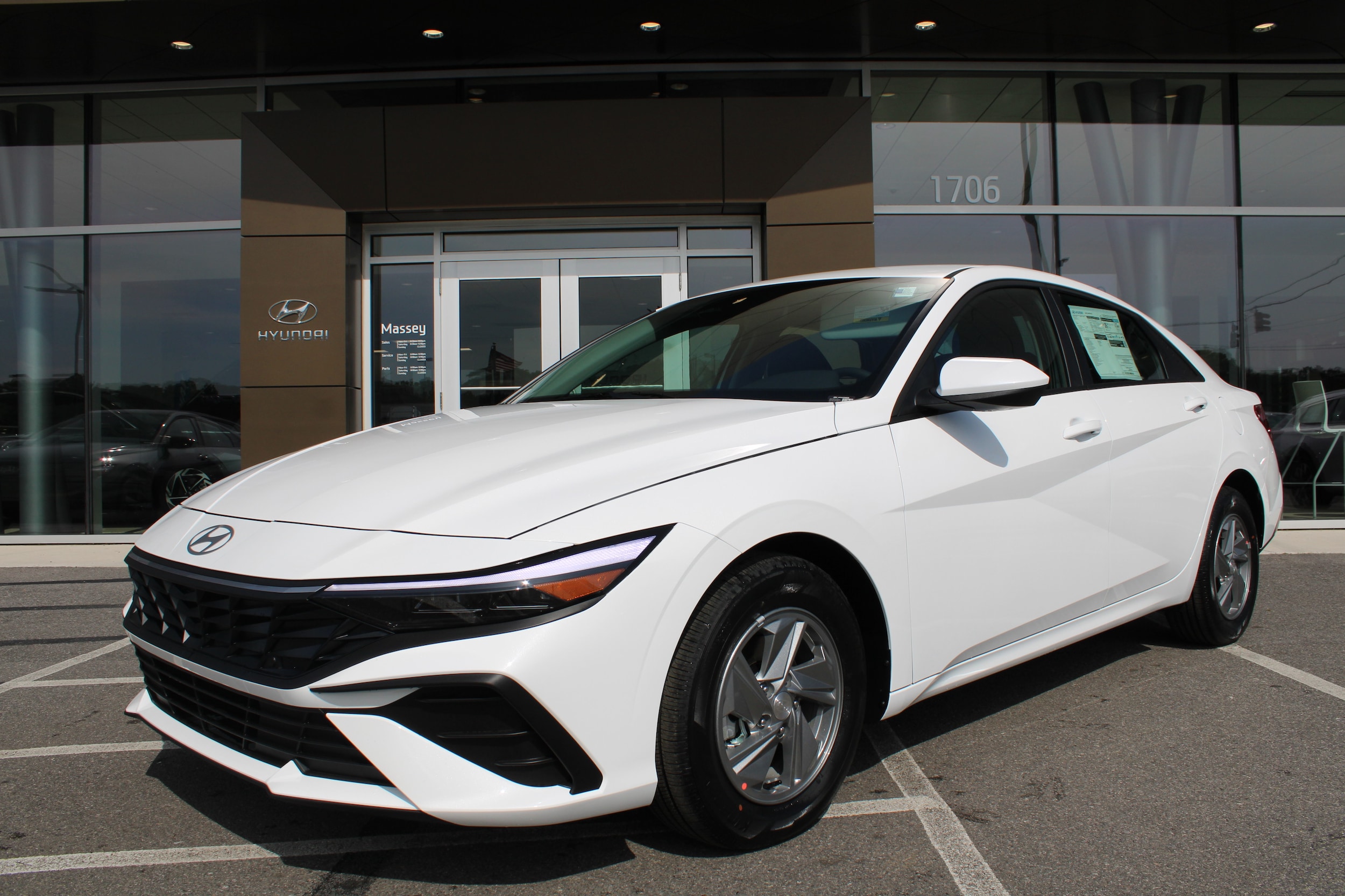 2026 Hyundai Elantra SE Image 1 of 18