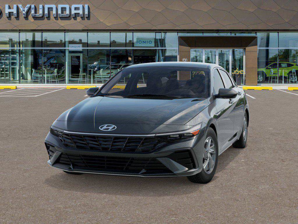 2026 Hyundai Elantra SE Image 2 of 19
