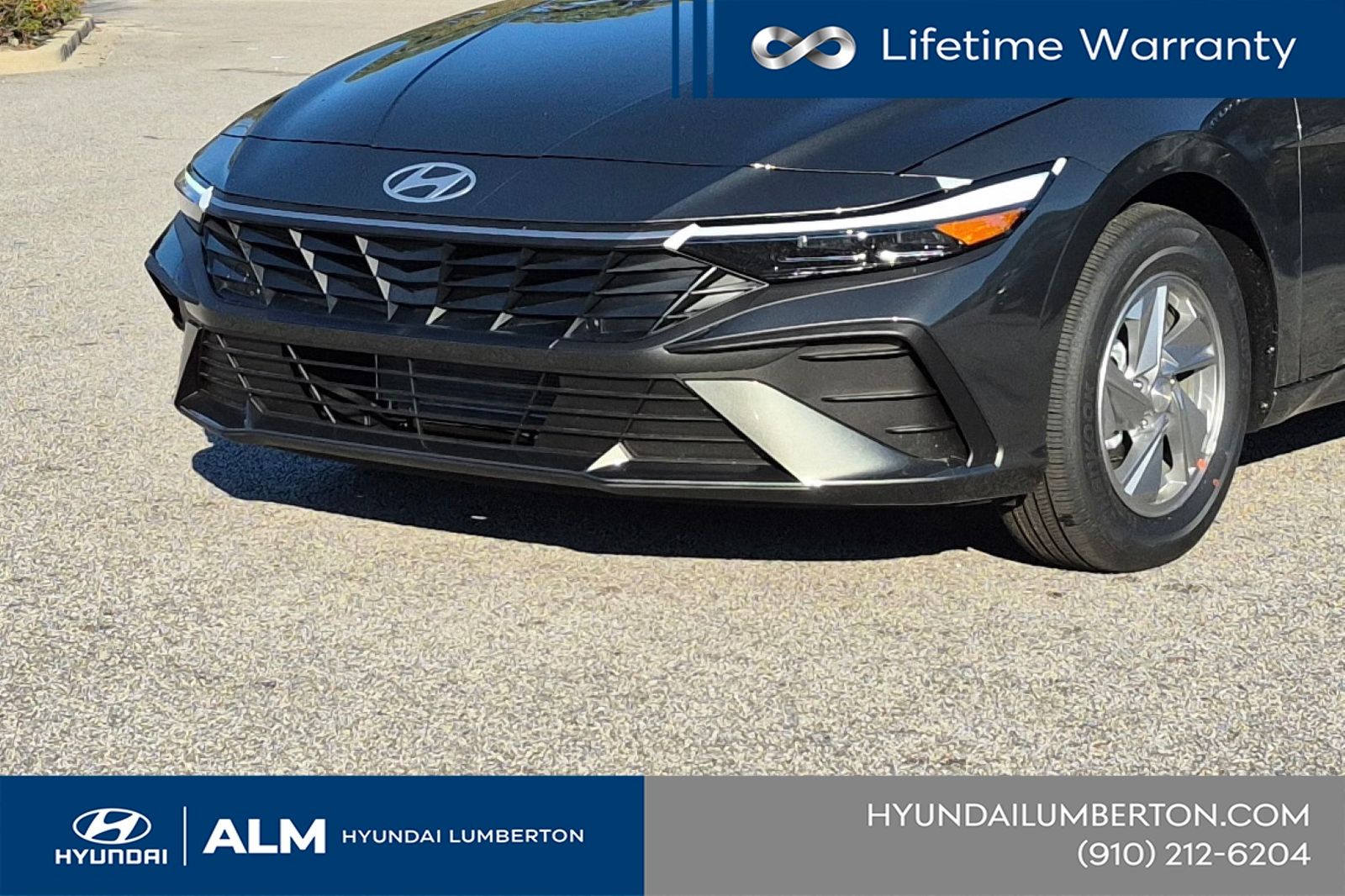2026 Hyundai Elantra SE Image 2 of 32