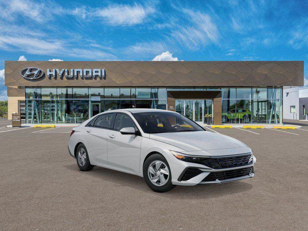 2026 Hyundai Elantra SE Image 3 of 19