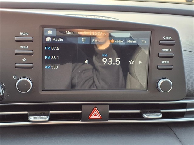 2026 Hyundai Elantra SE Image 17 of 23