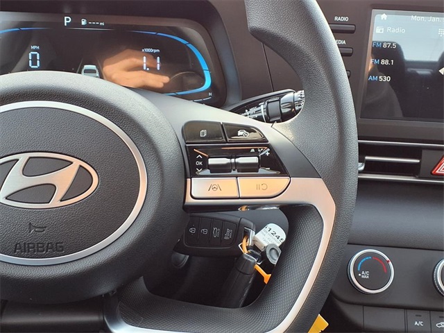 2026 Hyundai Elantra SE Image 12 of 23