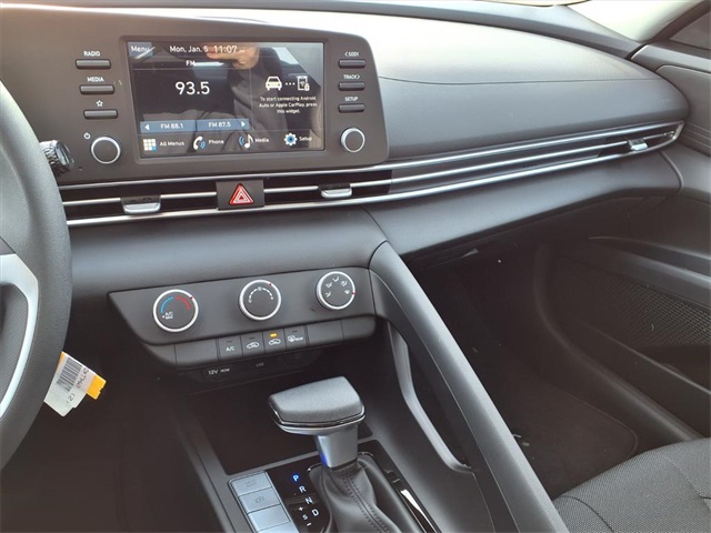 2026 Hyundai Elantra SE Image 11 of 23