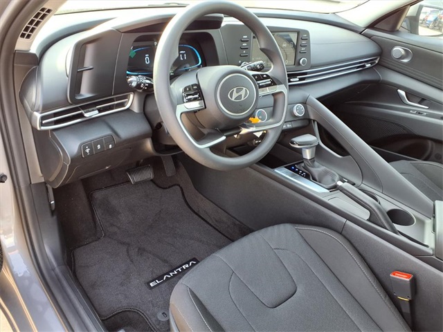 2026 Hyundai Elantra SE Image 10 of 23