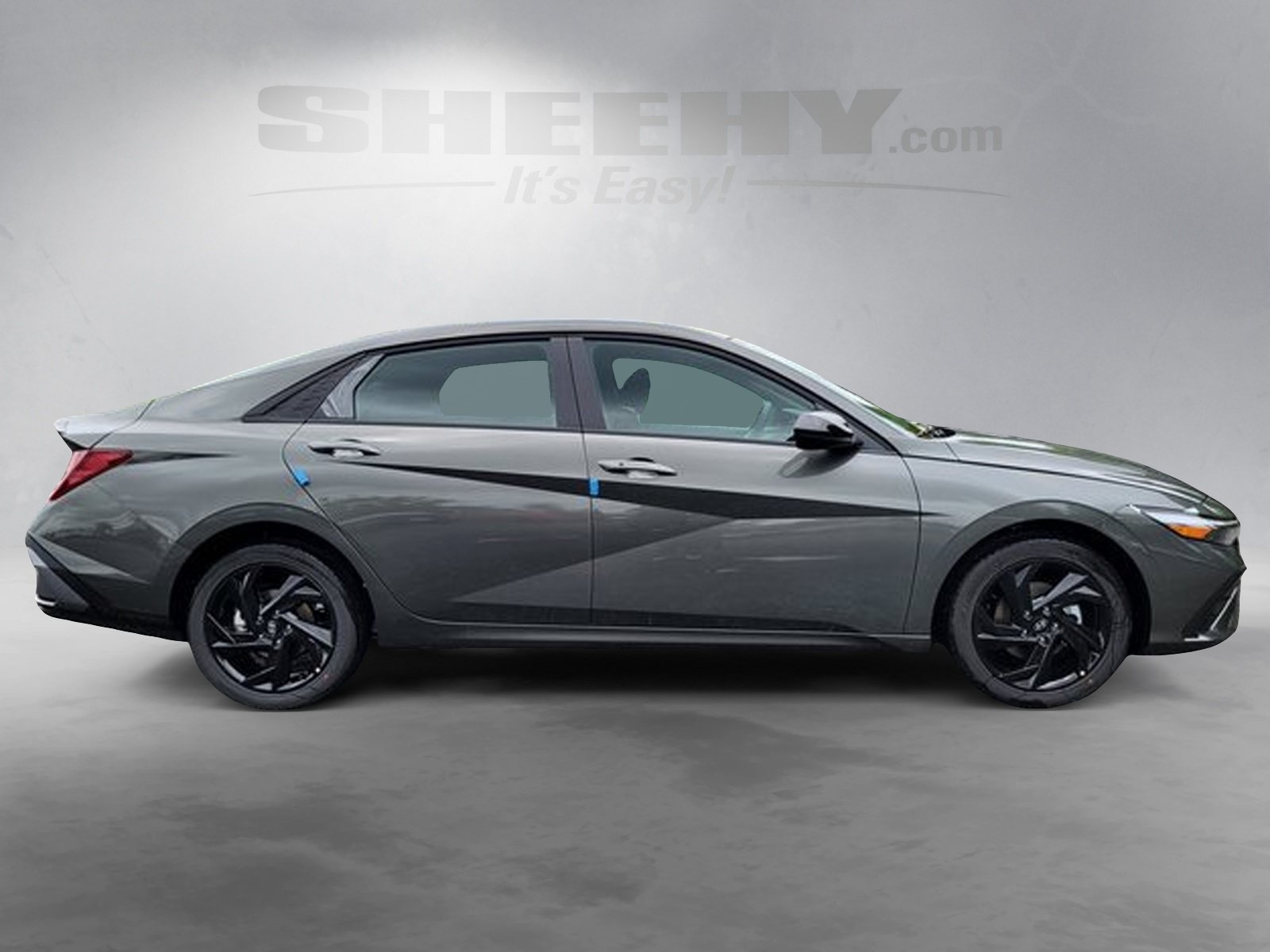 2026 Hyundai Elantra SEL Sport Image 3 of 45