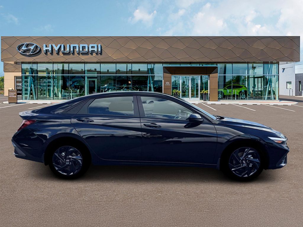 2026 Hyundai Elantra SEL Sport Image 6 of 12