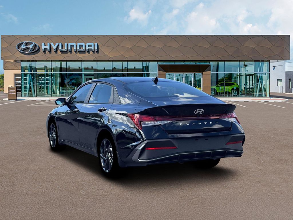 2026 Hyundai Elantra SEL Sport Image 11 of 12