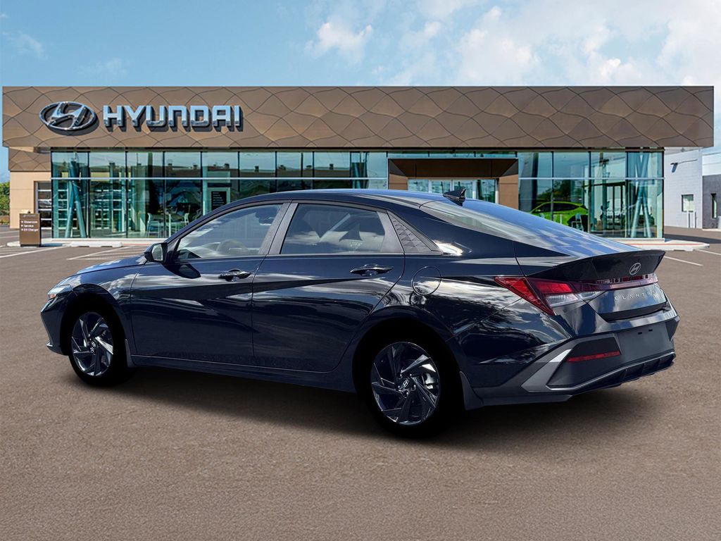 2026 Hyundai Elantra SEL Sport Image 10 of 12
