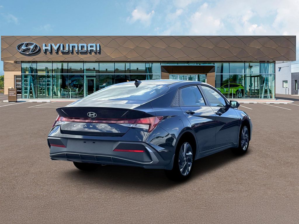 2026 Hyundai Elantra SEL Sport Image 7 of 12