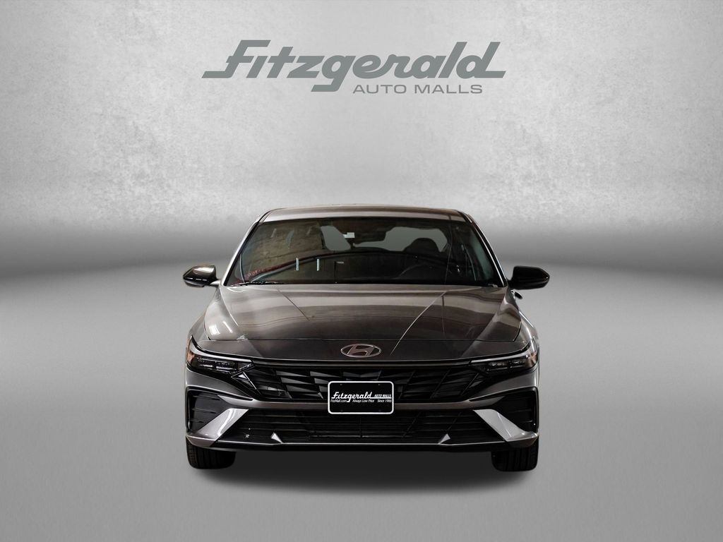 2026 Hyundai Elantra SEL Sport Image 2 of 25