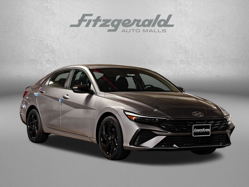 2026 Hyundai Elantra SEL Sport Image 3 of 25