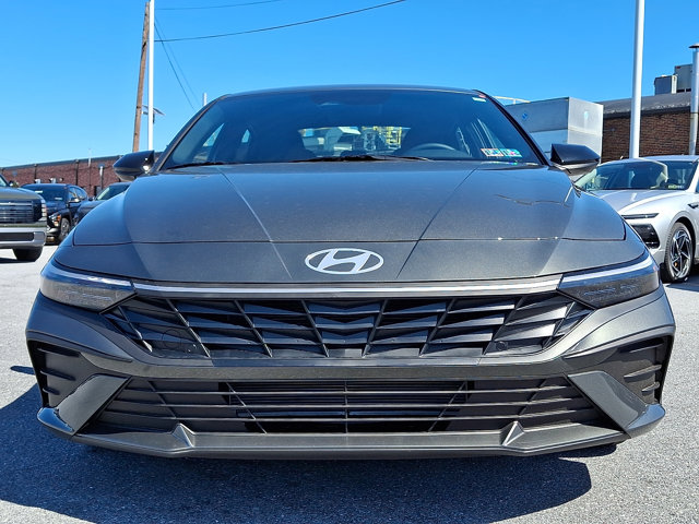 2026 Hyundai Elantra SEL Sport Image 2 of 23