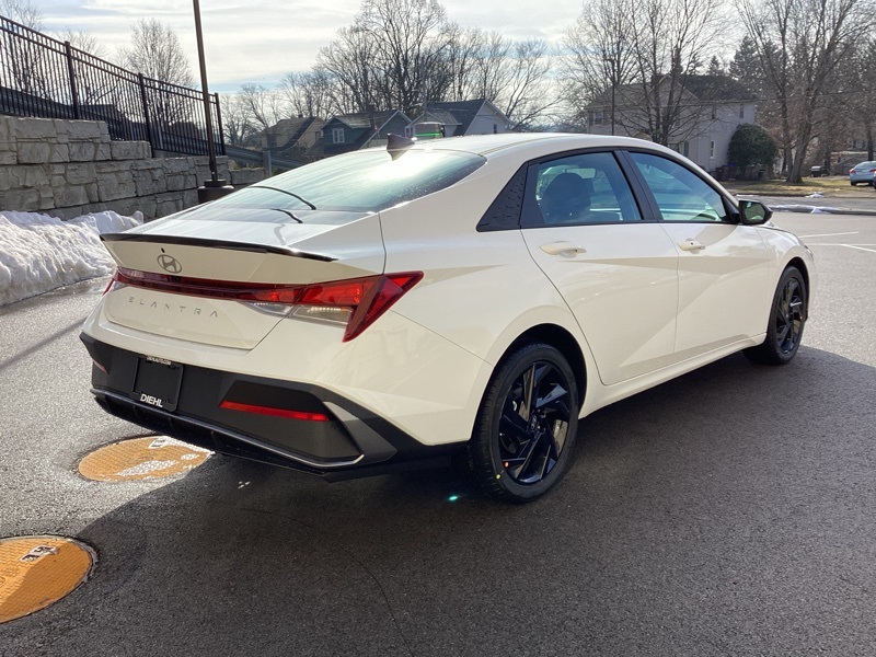 2026 Hyundai Elantra SEL Sport Image 5 of 29