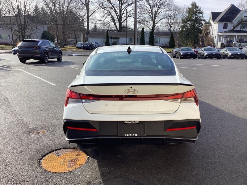 2026 Hyundai Elantra SEL Sport Image 6 of 29