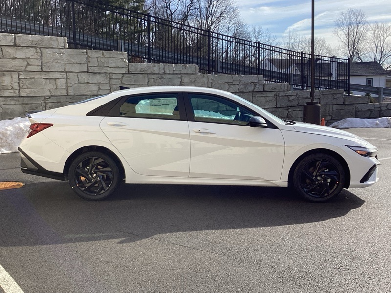 2026 Hyundai Elantra SEL Sport Image 4 of 29