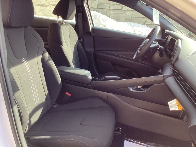 2026 Hyundai Elantra SEL Sport Image 14 of 29