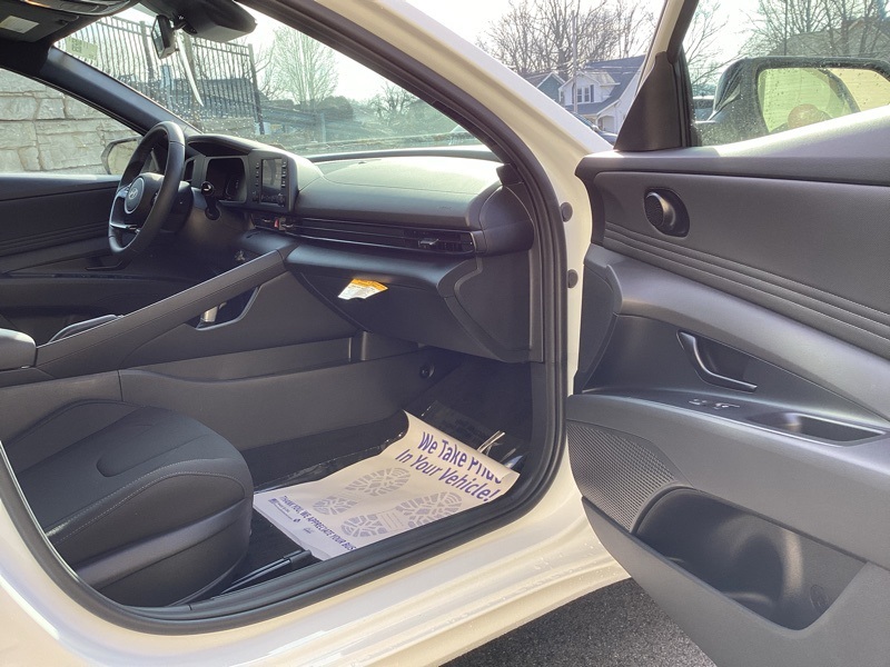 2026 Hyundai Elantra SEL Sport Image 28 of 29