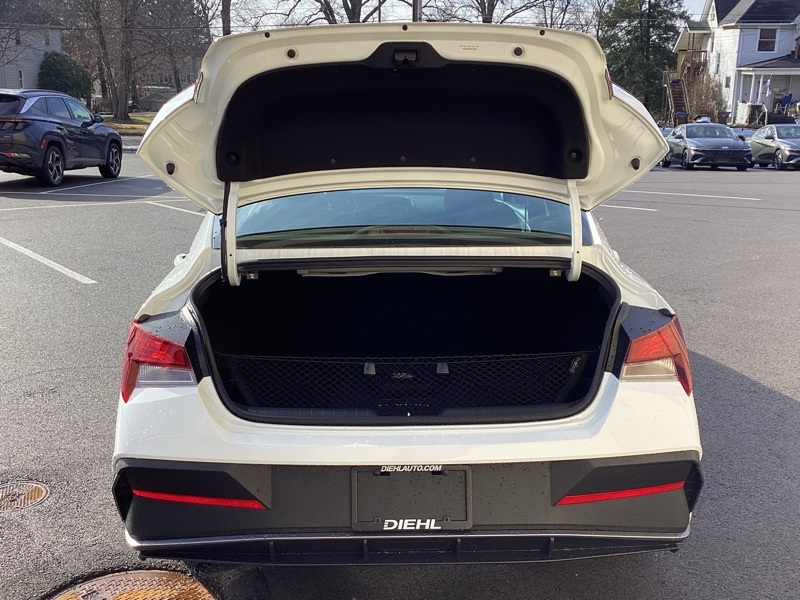 2026 Hyundai Elantra SEL Sport Image 11 of 29