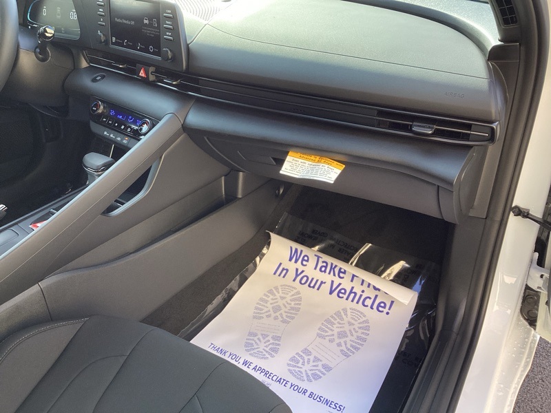 2026 Hyundai Elantra SEL Sport Image 19 of 29