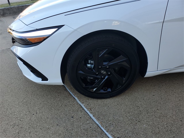 2026 Hyundai Elantra SEL Sport Image 7 of 18