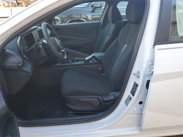 2026 Hyundai Elantra SEL Sport Image 8 of 18
