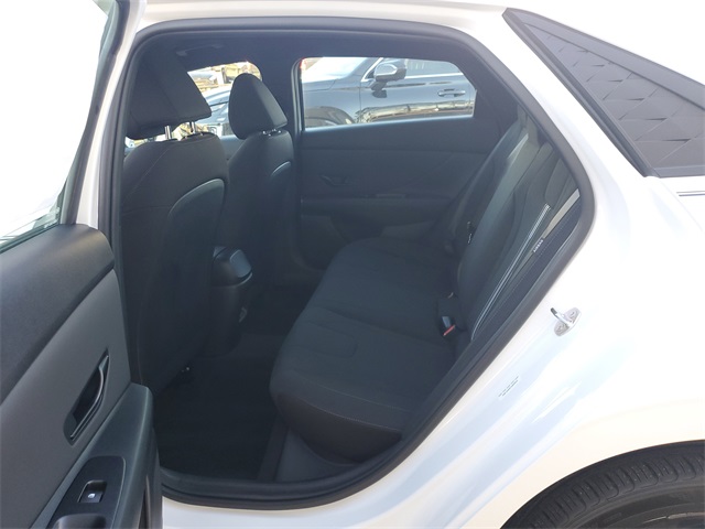 2026 Hyundai Elantra SEL Sport Image 9 of 18