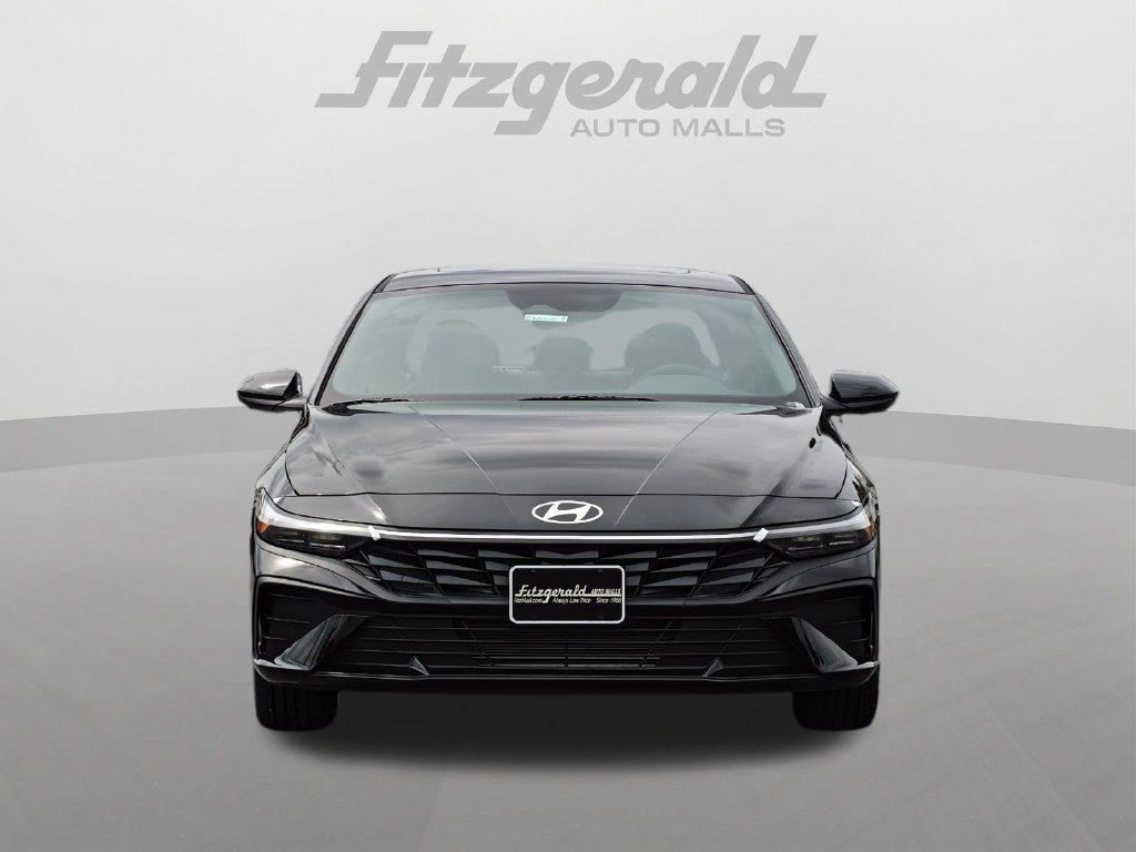 2026 Hyundai Elantra SEL Sport Plus Image 2 of 27