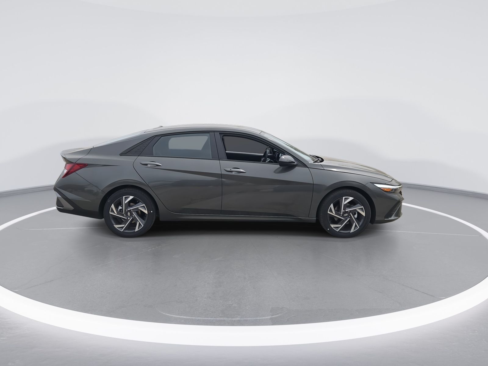 2026 Hyundai Elantra SEL Sport Image 5 of 22