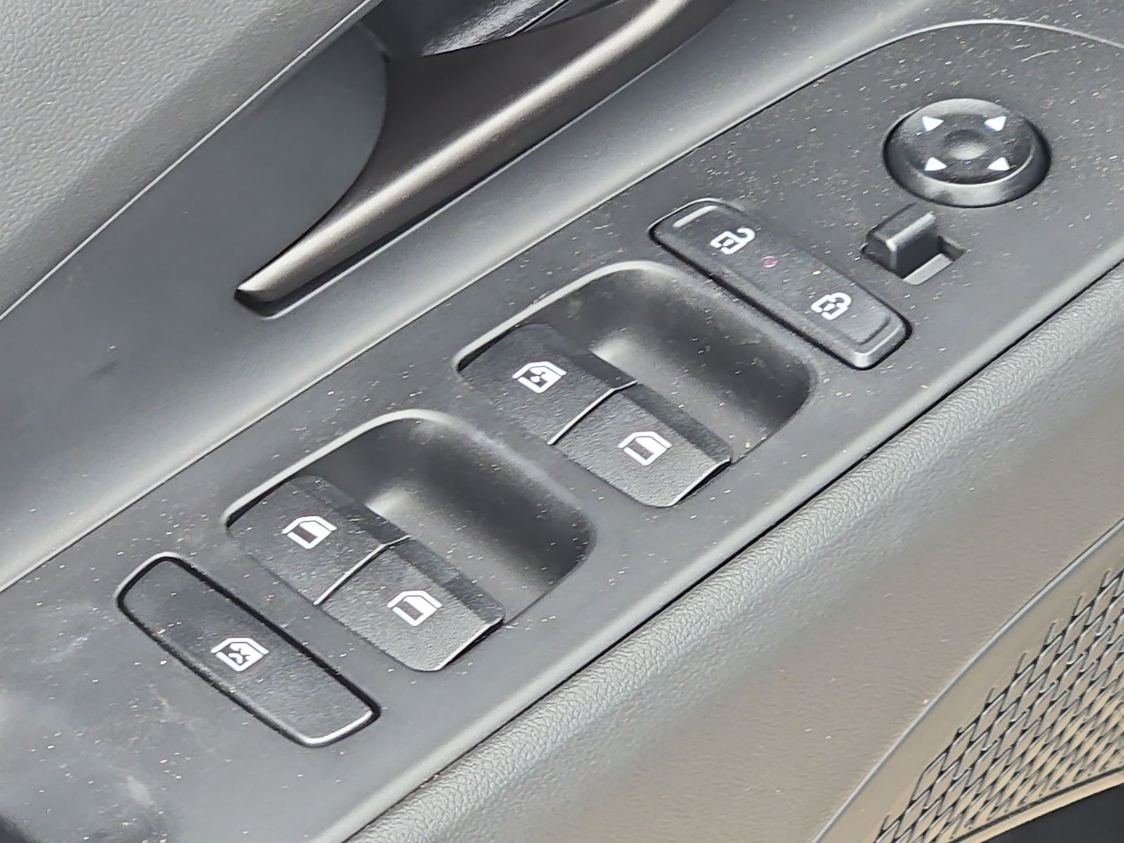 2026 Hyundai Elantra SEL Sport Image 19 of 22