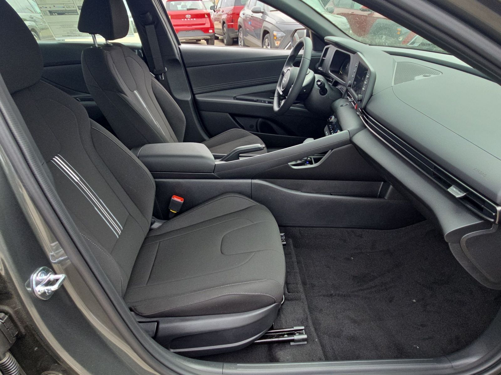 2026 Hyundai Elantra SEL Sport Image 12 of 22