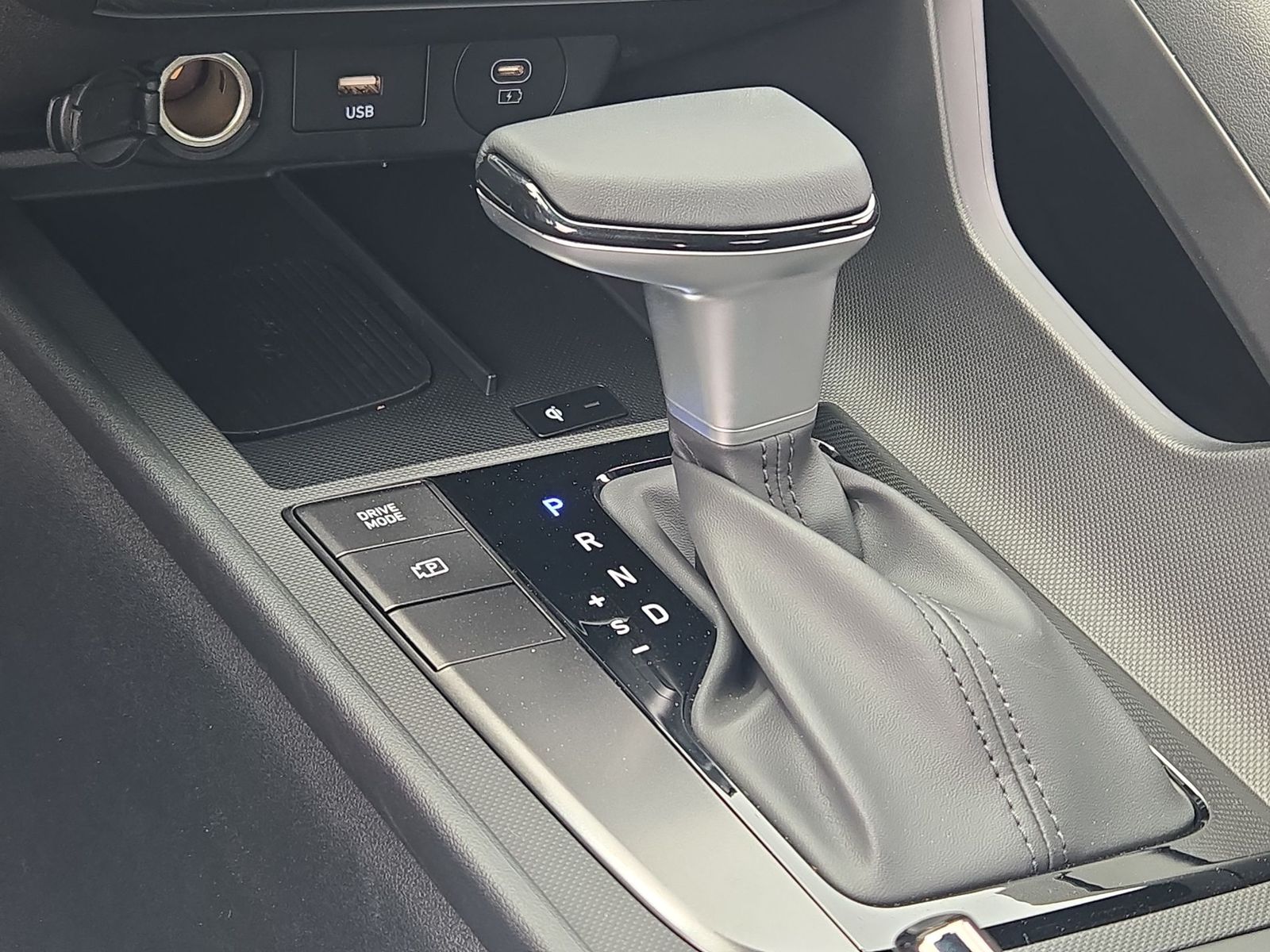 2026 Hyundai Elantra SEL Sport Image 18 of 22