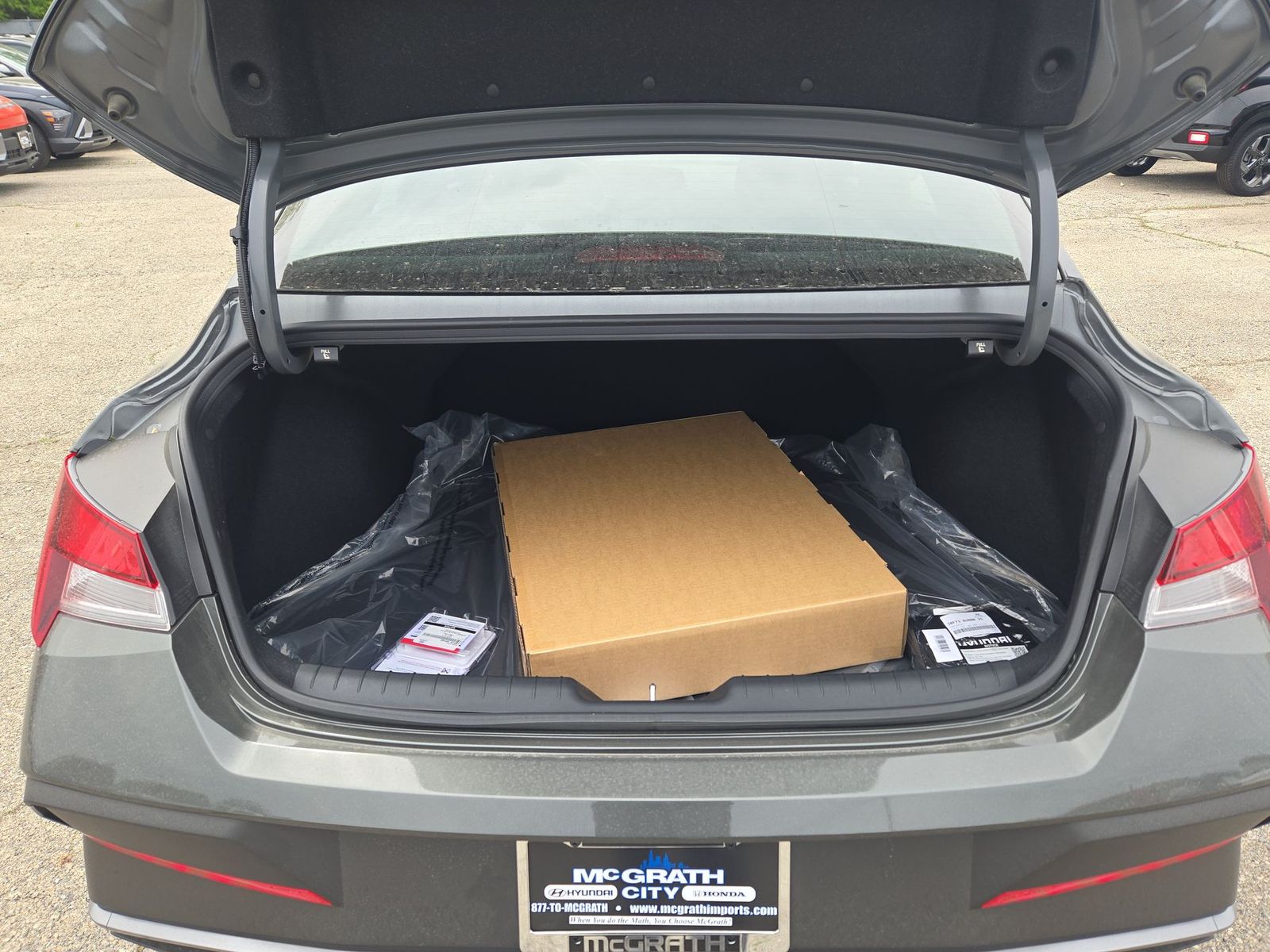 2026 Hyundai Elantra SEL Sport Image 11 of 22