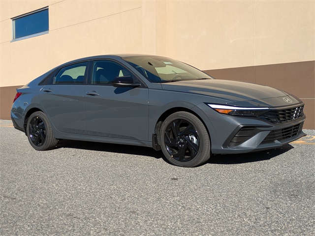 2026 Hyundai Elantra Hybrid SEL Sport Image 5 of 34