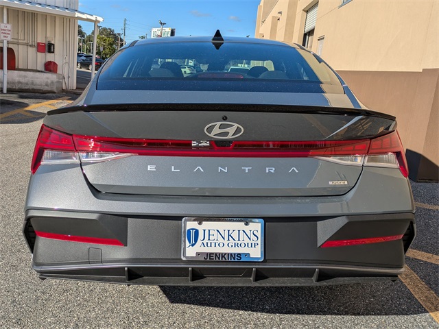 2026 Hyundai Elantra Hybrid SEL Sport Image 8 of 34