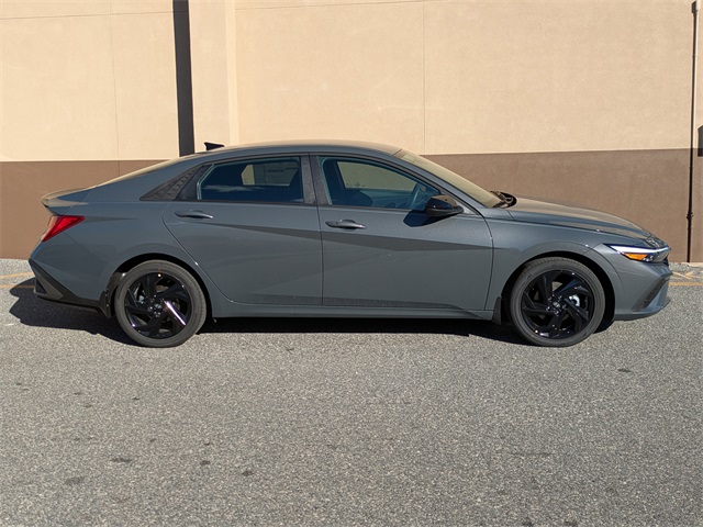 2026 Hyundai Elantra Hybrid SEL Sport Image 6 of 34