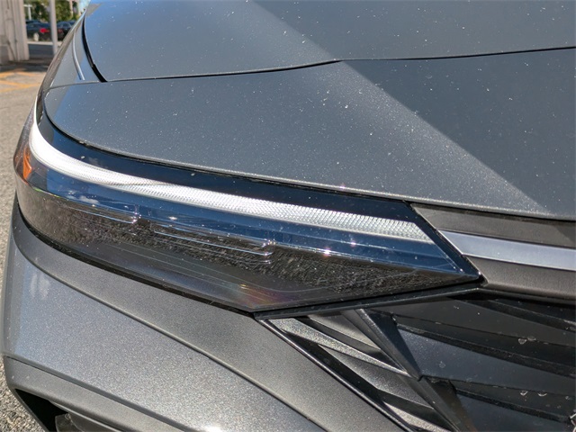 2026 Hyundai Elantra Hybrid SEL Sport Image 24 of 34