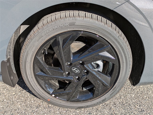 2026 Hyundai Elantra Hybrid SEL Sport Image 11 of 34