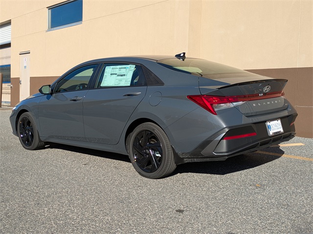 2026 Hyundai Elantra Hybrid SEL Sport Image 9 of 34