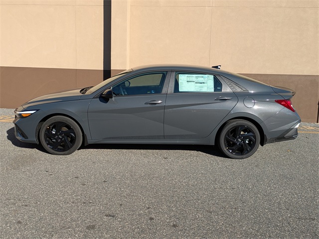 2026 Hyundai Elantra Hybrid SEL Sport Image 10 of 34