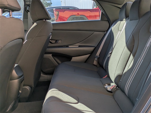 2026 Hyundai Elantra Hybrid SEL Sport Image 12 of 34