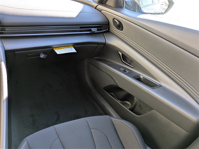 2026 Hyundai Elantra Hybrid SEL Sport Image 26 of 34