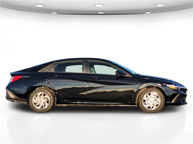 2026 Hyundai Elantra Hybrid Blue Image 4 of 22