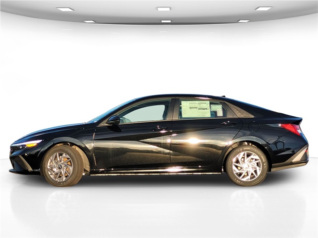 2026 Hyundai Elantra Hybrid Blue Image 8 of 22