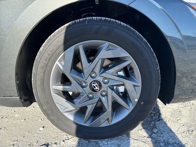 2026 Hyundai Elantra Hybrid Blue Image 9 of 31