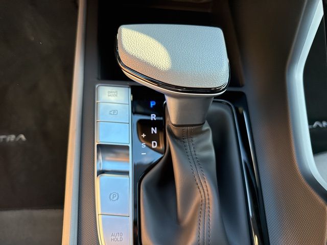 2026 Hyundai Elantra Hybrid Blue Image 27 of 31