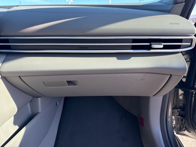 2026 Hyundai Elantra Hybrid Blue Image 11 of 31